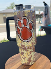 Load image into Gallery viewer, Pillager Huskies 40oz
